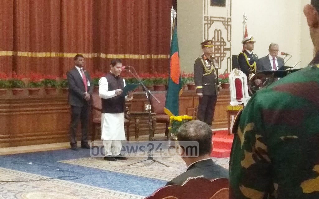 MP Kazi Keramat Ali took oath as a state minister at the Bangabhaban on Tuesday. Photo: Kazi Sajidul Haque/bdnews24.com 