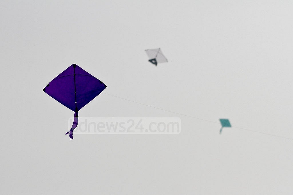 ‘ঘুড়ি উড়াতে গিয়ে ছাদ থেকে পড়ে’ প্রাণ গেল স্কুলছাত্রের