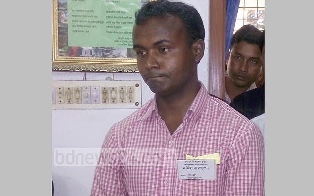 প্রশ্ন ফাঁস, শিক্ষককে লাখ টাকা জরিমানা