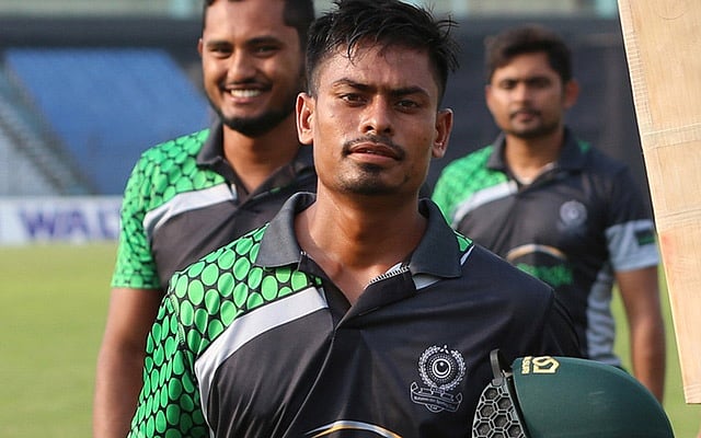 আশরাফুলের সেঞ্চুরি ছাপিয়ে নায়ক অনিক