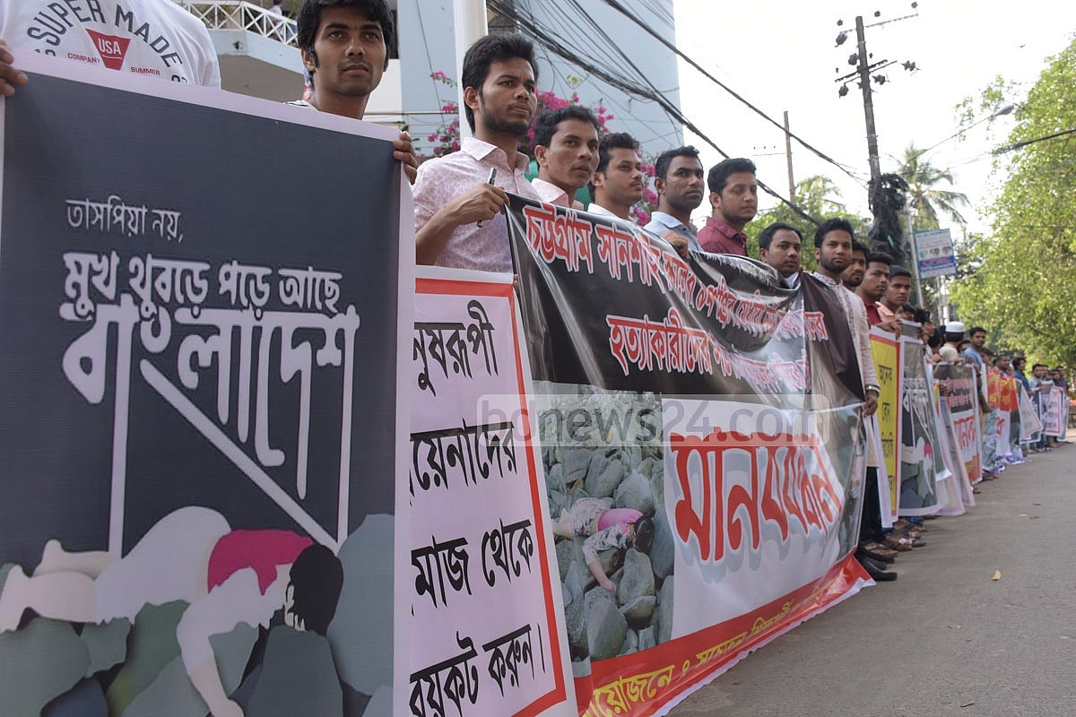 A demonstration in front of the Chattogram Press Club on Saturday demands justice for the murder of schoolgirl Tasfia Amin. Photo: Suman Babu 