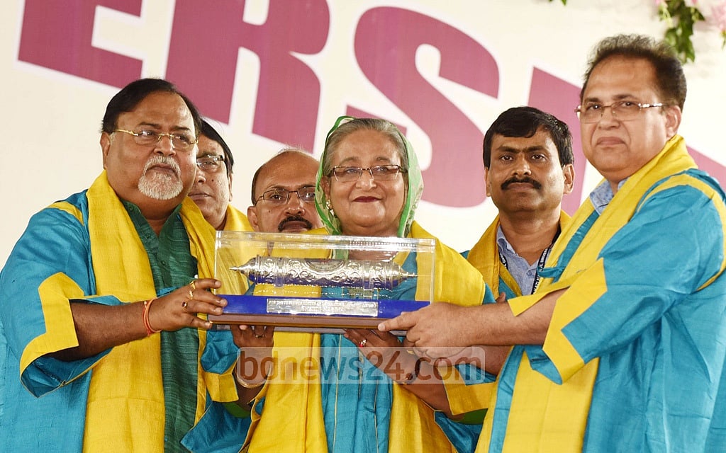 শেখ হাসিনার বিদেশ সফর ও ডিগ্রির পেছনে ‘অর্থ অপচয়’ অনুসন্ধানে দুদক
