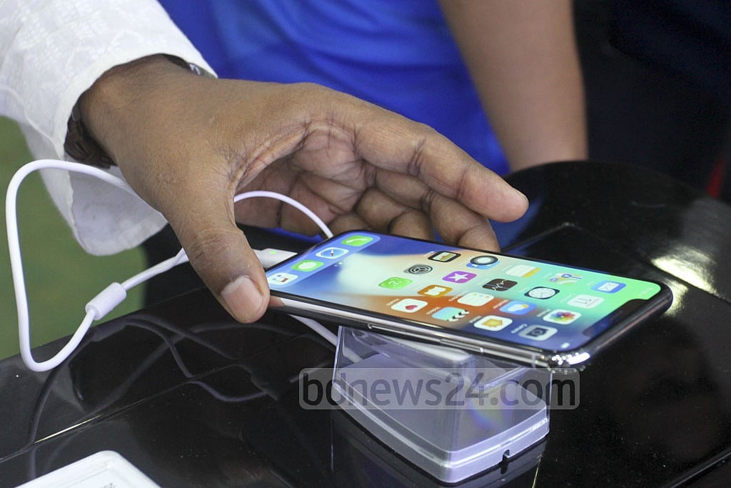 Bangladeshi factories are assembling smartphones to fully meet local demand. 