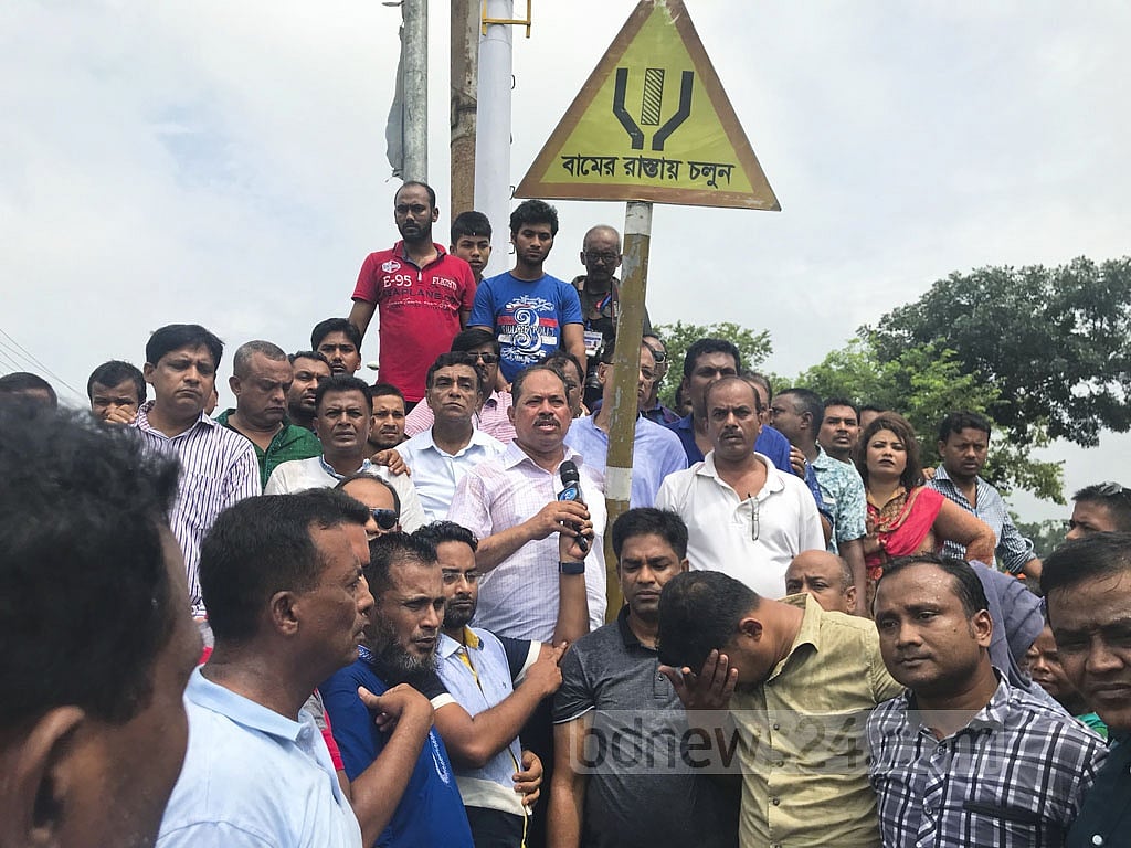 Mazibor Rahman Sarwar, the BNP’s mayoral candidate for the Barishal City Corporation election, announces his withdrawal from the race over allegations of ‘massive election rigging and irregularities’ Photo: Mostafigur Rahman 