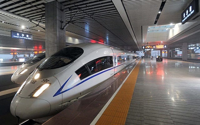 Train runs down, kills 11 in China