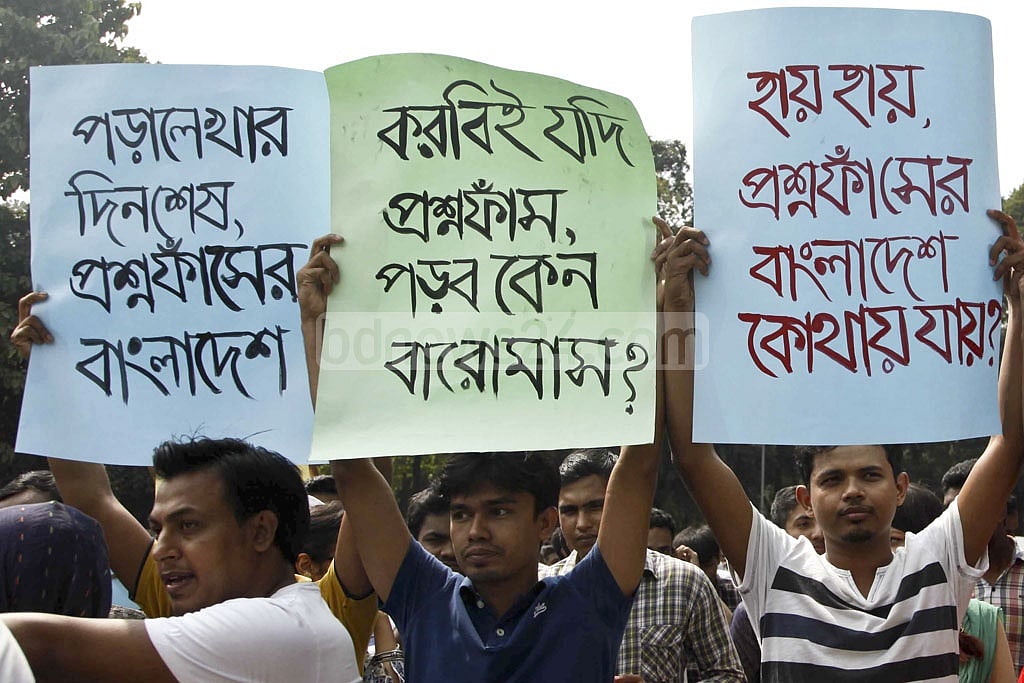 File Photo: Students take out a procession on the Dhaka University campus on Oct 23 demanding cancellation of results of the 'Gha' unit admission tests marred by question paper leak allegations. 