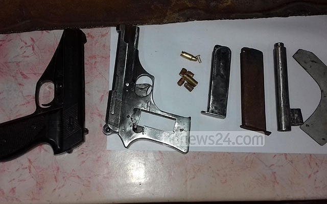 সীমান্ত জেলা যশোরে উদ্ধার হয় এসব অস্ত্র ফাইল ছবি