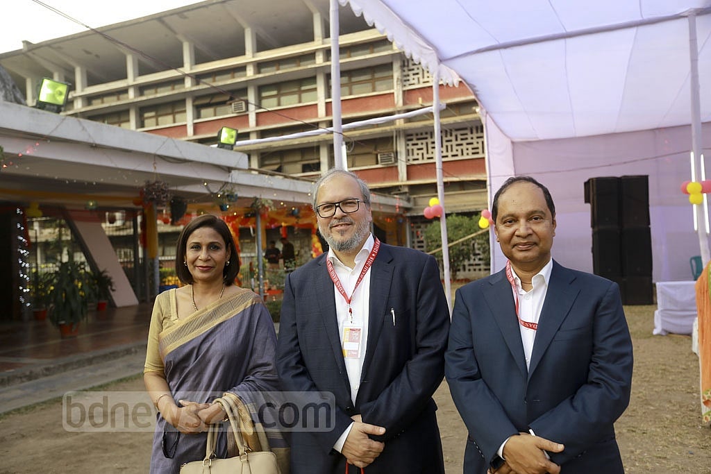 English Department Alumni Society General Secretary Hedayetullah Al Mamoon (right), a former senior secretary to the government, with other alumni at their annual bash on Friday. 