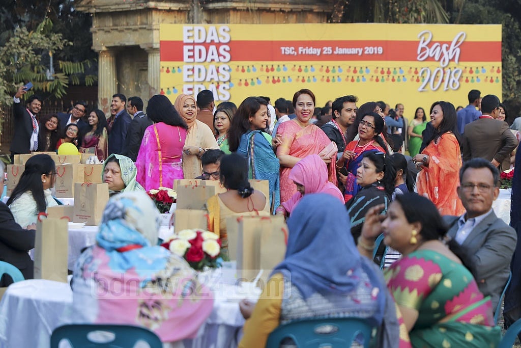 The alumni of Dhaka University's English Department gathered at the Teacher-Student Centre on Friday for their annual bash. 
