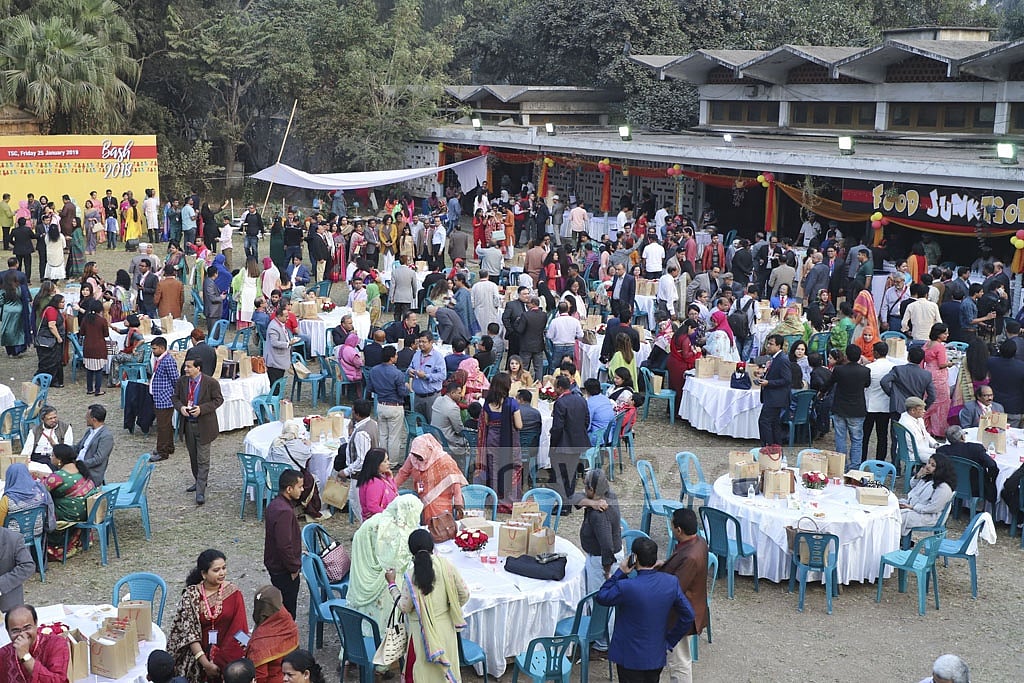The alumni of Dhaka University's English Department gathered at the Teacher-Student Centre on Friday for their annual bash. 