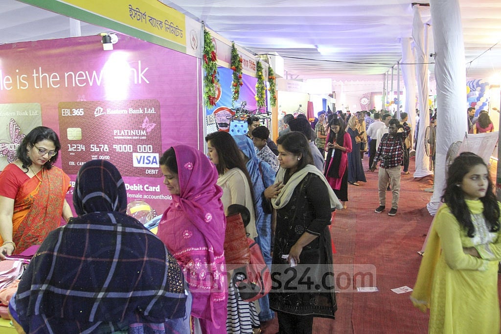 এসএমই খাতে ব্যাংক ঋণ পাওয়া কঠিন বলে উদ্যোক্তাদের অভিযোগ।