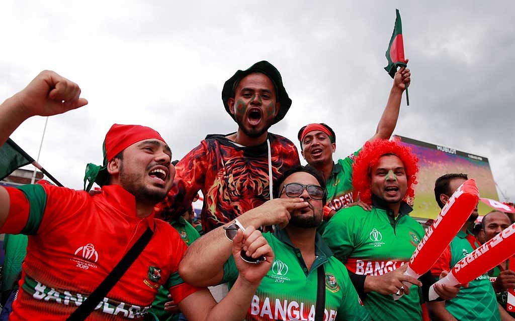 Bangladesh fans. ICC Cricket World Cup - Bangladesh v New Zealand - The Oval, London, Britain - June 5, 2019. Action Images via Reuters 