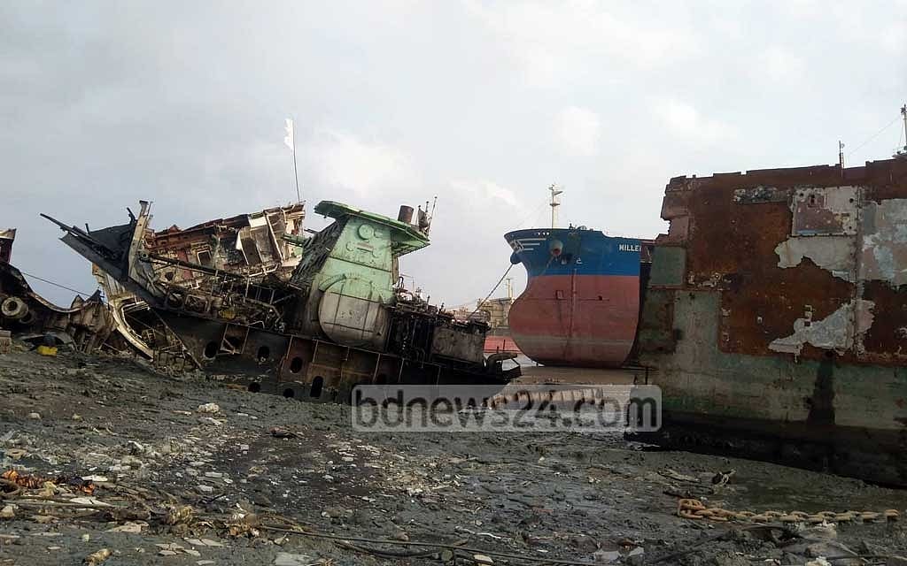 দেশের জাহাজ ভাঙার কারখানাগুলো সীতাকুণ্ডেই 