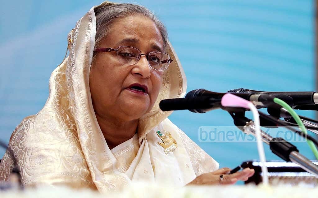 গণমাধ্যম মালিকদের খেলাপি ঋণ নিয়ে রিপোর্ট করুন: সাংবাদিকদের প্রধানমন্ত্রী