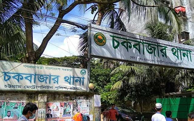 আইসসহ পুলিশ সদস্য ধরা র‌্যাবের হাতে