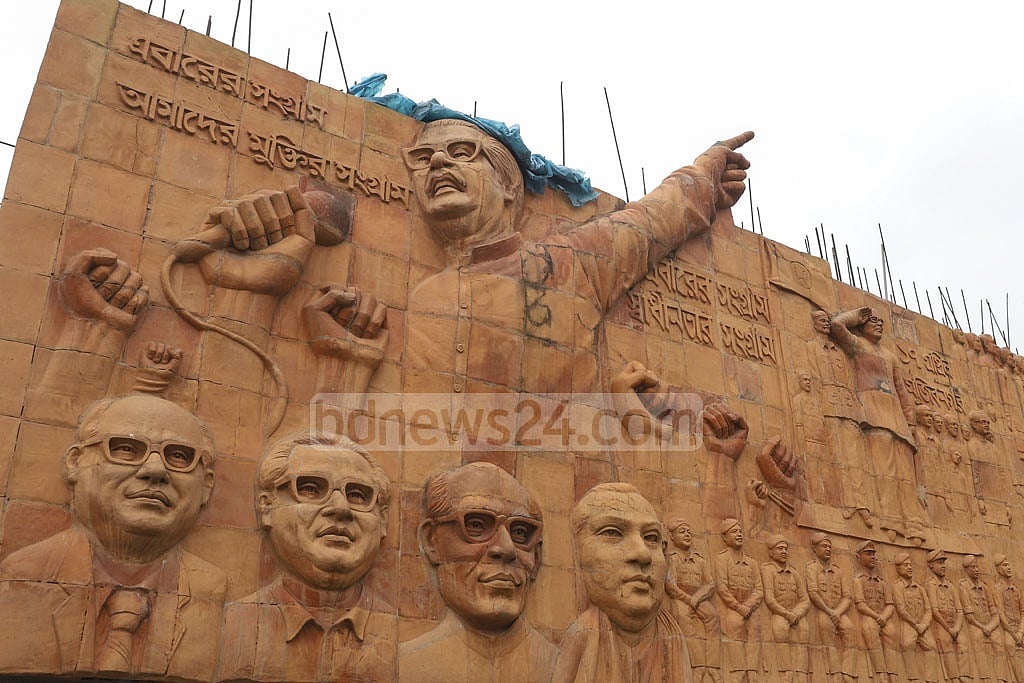 বিমানবন্দর সড়কে ভাস্কর্যের মধ্য দিয়ে ফুটিয়ে তোলা হয়েছে বঙ্গবন্ধু শেখ মুজিবুর রহমানের ৭ মার্চের ঐতিহাসিক ভাষণ। ছবি: আব্দুল্লাহ আল মমীন বিমানবন্দর সড়কে ভাস্কর্যের মধ্য দিয়ে ফুটিয়ে তোলা হয়েছে বঙ্গবন্ধু শেখ মুজিবুর রহমানের ৭ মার্চের ঐতিহাসিক ভাষণ। ছবি: আব্দুল্লাহ আল মমীন
