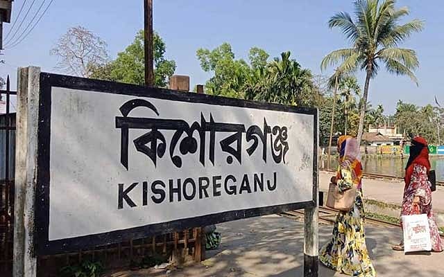 কিশোরগঞ্জে অটোরিকশার ধাক্কায় মসজিদের ইমাম ও কলেজ ছাত্রী নিহত