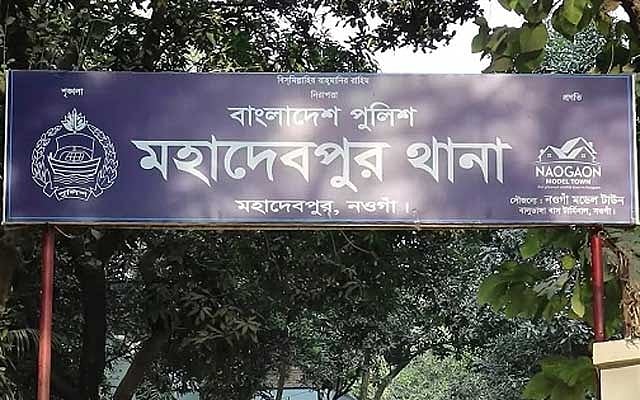 নওগাঁয় মিনি ট্রাক চাপায় অটোভ্যানের চালক নিহত