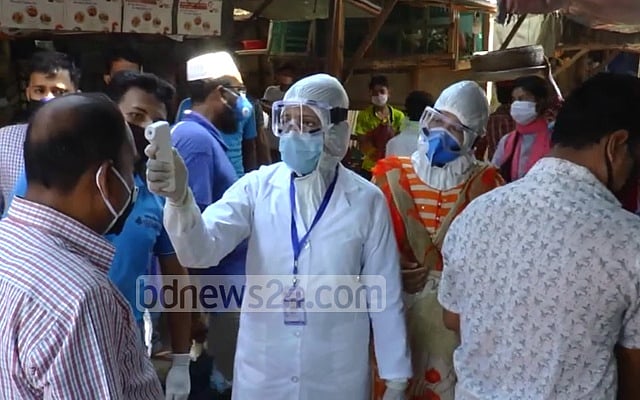 ঝালকাঠিতে শরীরের তাপমাত্রা পরীক্ষার উদ্যোগ