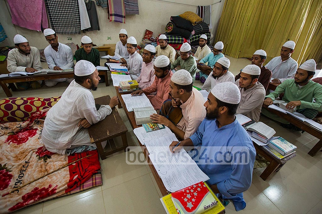 কওমি মাদ্রাসার শিক্ষাক্রমও সরকারের ভাবনায়