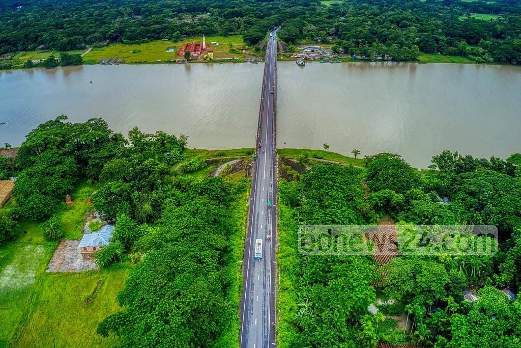 Major MA Jalil Bridge: The bridge was built over the Sandhya river at Shikarpur in Uzirpur Upazila. The 92-metre long bridge built in 2003 at Dhaka-Barishal Highway has been named after Major MA Jalil, a sector commander during the Liberation War in 1971. 