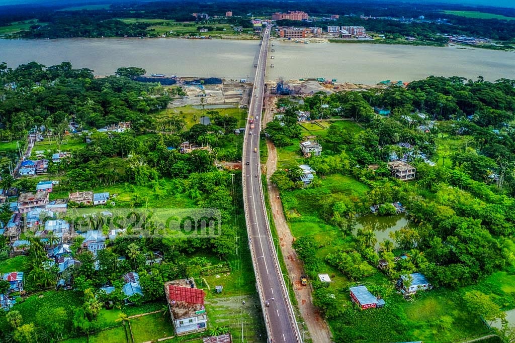 Shaheed Abdur Rab Serniabat Bridge: The bridge was built over Kirtankhola river at Barishal-Kuakata Highway in 2011. Named after Bangabandhu Sheikh Mujibur Rahman’s brother-in-law Abdur Rab Serniabat, who was brutally killed on Aug 15, 1975, the bridge is locally known as Dapdapia bridge. 