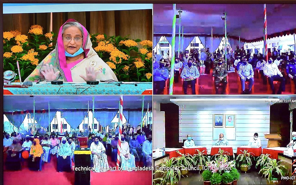 বৃহস্পতিবার কক্সবাজারের খুরুশকুলে জলবায়ু উদ্বাস্তুদের জন্য বিশেষ আশ্রয়ণ প্রকল্পে ফ্ল্যাট বরাদ্দ অনুষ্ঠানে গণভবন থেকে ভিডিও কনফারেন্সের মাধ্যমে বক্তব্য দেন প্রধানমন্ত্রী শেখ হাসিনা। 