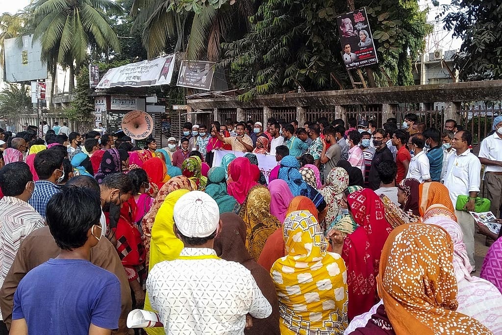 Workers of Dragon Sweater Bangladesh and Imperial Sweater Industries rally outside the National Press Club in Dhaka on Sep 6, 2020, demanding payment of dues from the provident fund, service benefit and earned leaves. 
