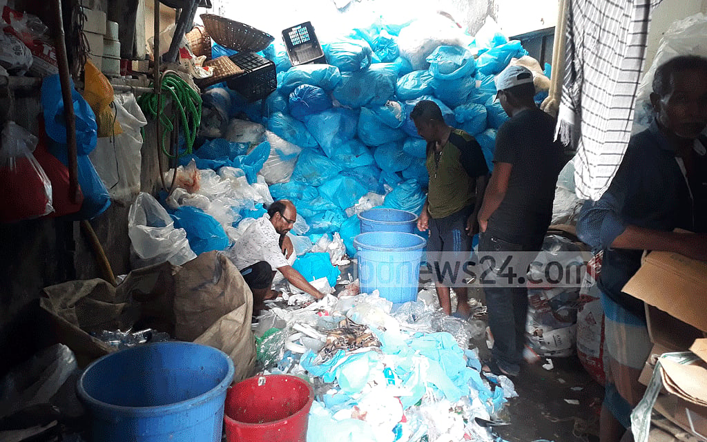 Cleaners, without any PPE on, separate plastic materials from a mixture of infectious and non-infectious waste materials of BIRDEM and Ibrahim Cardiac hospitals. Cleaners, without any PPE on, separate plastic materials from a mixture of infectious and non-infectious waste materials of BIRDEM and Ibrahim Cardiac hospitals.