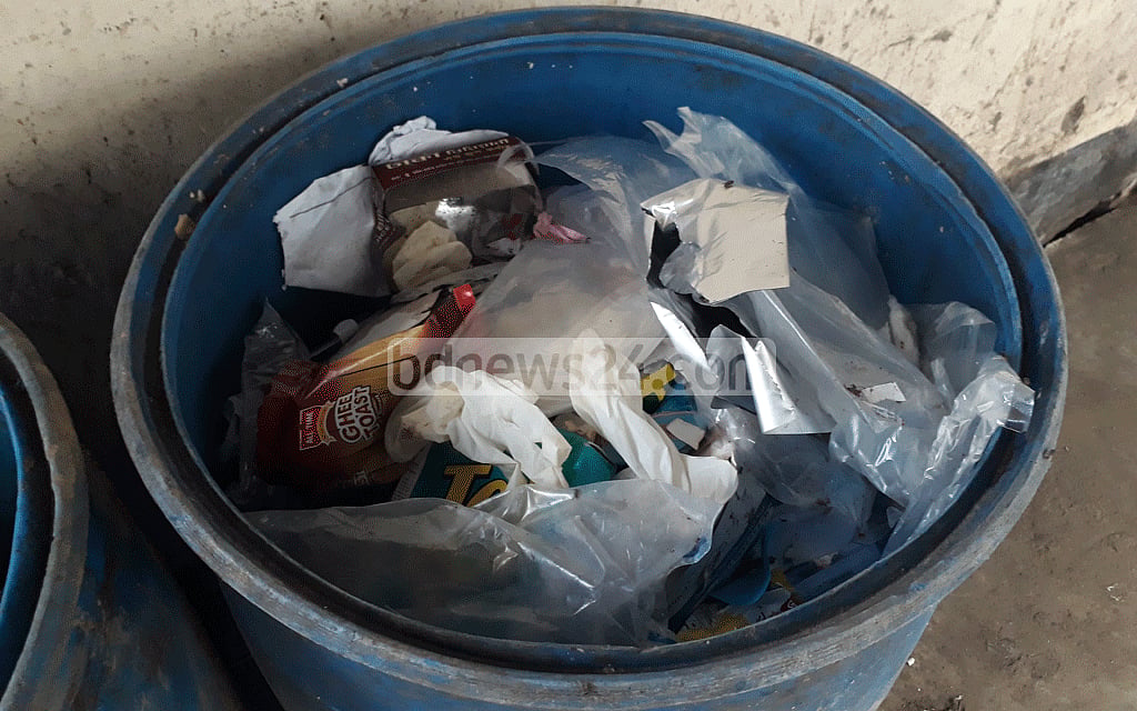 Masks, gloves, and PPEs have been dumped in the general waste container of Bangabandhu Sheikh Mujib Medical University hospital. Masks, gloves, and PPEs have been dumped in the general waste container of Bangabandhu Sheikh Mujib Medical University hospital.