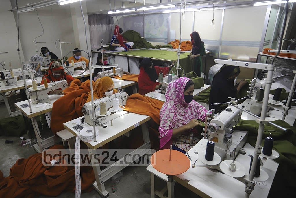 The workers of Basanti Garments started making blankets from the beginning of October. Ten people work in the factory from 8 am to 5 pm every day. The factory can produce about 250 blankets per day. 