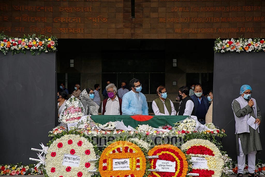 Eminent actor and director Ali Zaker's coffin lies at the premises of the Liberation War Museum in Dhaka for people from all walks of life to pay their tribute, Nov 27, 2020. Photo: Mahmud Zaman Ovi Eminent actor and director Ali Zaker's coffin lies at the premises of the Liberation War Museum in Dhaka for people from all walks of life to pay their tribute, Nov 27, 2020. Photo: Mahmud Zaman Ovi