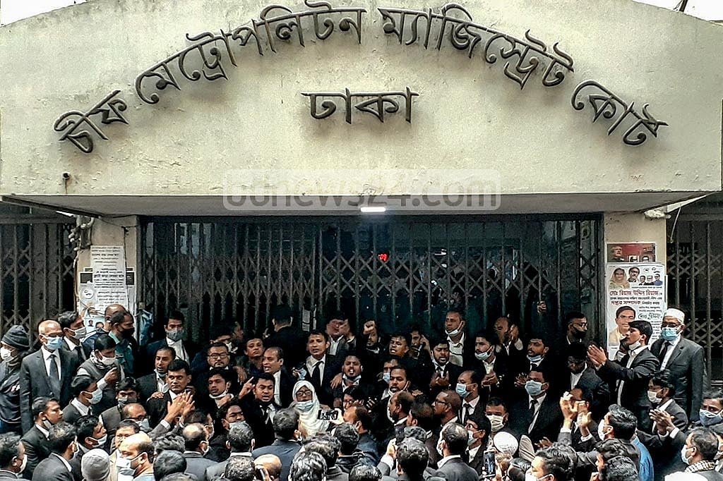 Lawyers block the entrance to the Chief Metropolitan Magistrate's Court in Old Dhaka in protest against the alleged detention of 'detaining' one of their colleagues, Dec 23, 2020. 