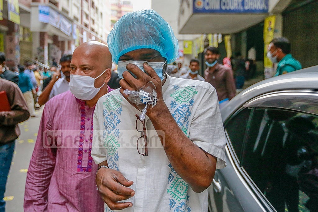 Mar 10, 2021: After his release on bail in a case under the Digital Security Act, cartoonist Ahmed Kabir Kishore appeared at the Dhaka Metropolitan Sessions Judges Court to seek permission to file a case against unidentified individuals on charges of torturing him in an unspecified location before his arrest. Mar 10, 2021: After his release on bail in a case under the Digital Security Act, cartoonist Ahmed Kabir Kishore appeared at the Dhaka Metropolitan Sessions Judges Court to seek permission to file a case against unidentified individuals on charges of torturing him in an unspecified location before his arrest.