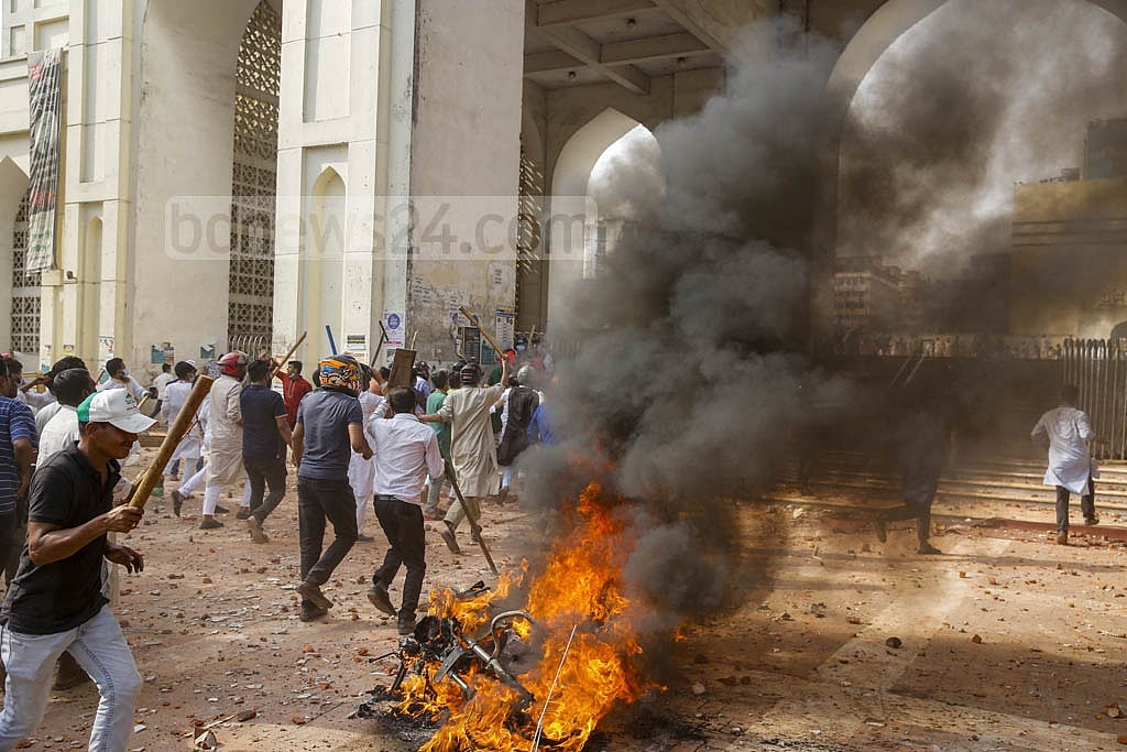 Mar 26, 2021: Islamist groups protested Indian Prime Minister Narendra Modi’s visit to Bangladesh outside the Baitul Mukarram National Mosque. The protests later turned violent, leaving some people, including media personnel, injured in clashes with the police. Photo: Mahmud Zaman Ovi Mar 26, 2021: Islamist groups protested Indian Prime Minister Narendra Modi’s visit to Bangladesh outside the Baitul Mukarram National Mosque. The protests later turned violent, leaving some people, including media personnel, injured in clashes with the police. Photo: Mahmud Zaman Ovi
