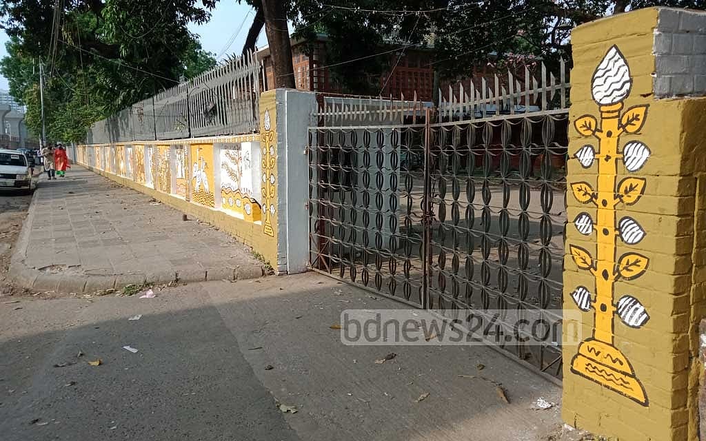 Apr 14, 2021: No events or festivities, including the Mangal Shobhajatra, a celebratory procession, were organised to mark the Bengali New Year, the biggest cultural festival for Bengalis, due to the onset of the coronavirus pandemic. The entrance to Dhaka University's Faculty of Fine Arts, therefore, was closed on Pahela Baishakh, the first day of Bengali New Year. Photo: Asif Mahmud Ove Apr 14, 2021: No events or festivities, including the Mangal Shobhajatra, a celebratory procession, were organised to mark the Bengali New Year, the biggest cultural festival for Bengalis, due to the onset of the coronavirus pandemic. The entrance to Dhaka University's Faculty of Fine Arts, therefore, was closed on Pahela Baishakh, the first day of Bengali New Year. Photo: Asif Mahmud Ove
