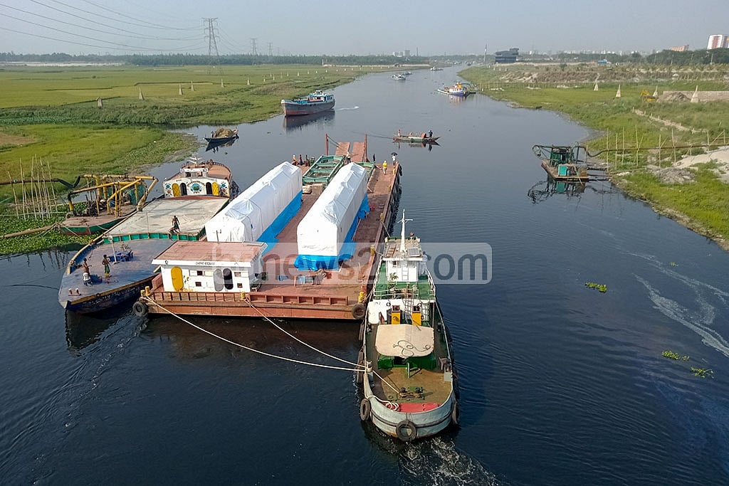 Apr 21, 2021: The first set of coaches for Dhaka Metro Rail arrived in the capital from the Mongla port. The two barges carrying the trains docked at the Dhaka Mass Transit Company Limited (DMTCL) jetty in Uttara’s Diyabari. Photo: Asif Mahmud Ove Apr 21, 2021: The first set of coaches for Dhaka Metro Rail arrived in the capital from the Mongla port. The two barges carrying the trains docked at the Dhaka Mass Transit Company Limited (DMTCL) jetty in Uttara’s Diyabari. Photo: Asif Mahmud Ove