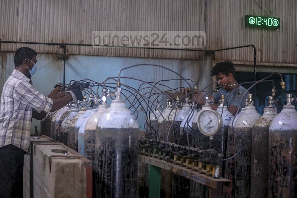 Apr 28, 2021: Although the situation was not as grave as neighbouring India's, Bangladesh saw a surge in the demand for oxygen during the coronavirus pandemic. The companies kept their production running for 24 hours to ensure uninterrupted oxygen supply to the health sector. Photo: Asif Mahmud Ove Apr 28, 2021: Although the situation was not as grave as neighbouring India's, Bangladesh saw a surge in the demand for oxygen during the coronavirus pandemic. The companies kept their production running for 24 hours to ensure uninterrupted oxygen supply to the health sector. Photo: Asif Mahmud Ove