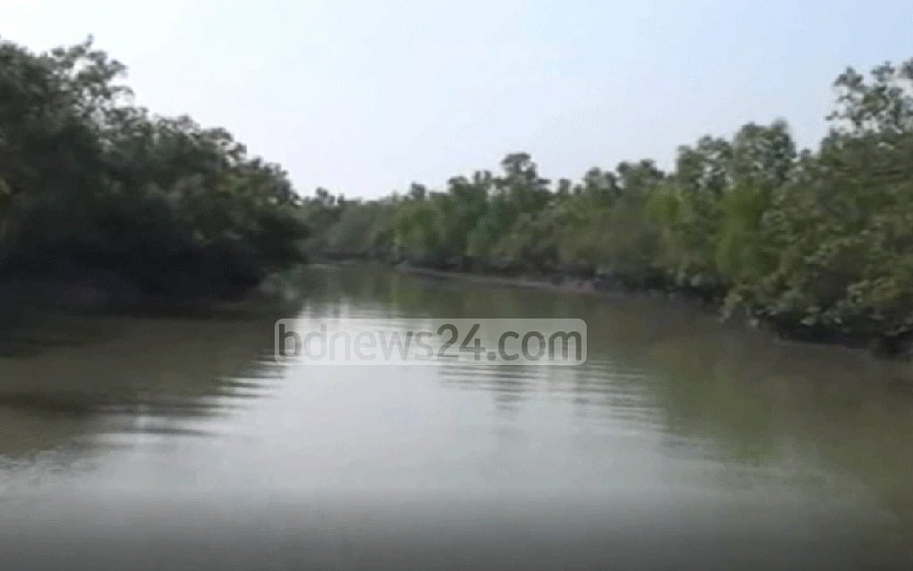 সাগরে ট্রলারে ডাকাতের হামলা, জেলে নিহত