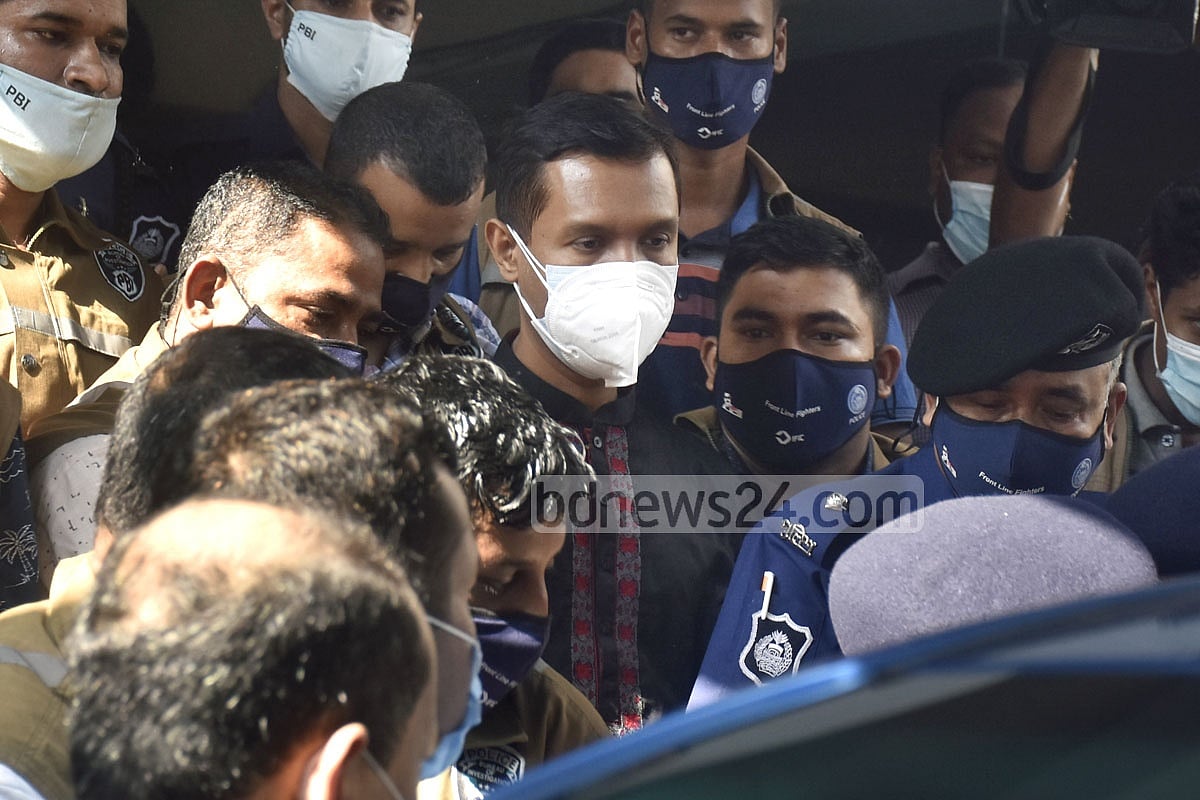  May 12, 2021: Former superintendent of police Babul Akter turned from plaintiff to a defendant in a case over the murder of his wife Mahmuda Akter Mitu. Colleagues of the former police officer bring him to the court following his arrest  The investigation into the murder case took a sharp turn after Mitu’s family pointed the finger at Babul. Photo: Suman Babu  May 12, 2021: Former superintendent of police Babul Akter turned from plaintiff to a defendant in a case over the murder of his wife Mahmuda Akter Mitu. Colleagues of the former police officer bring him to the court following his arrest  The investigation into the murder case took a sharp turn after Mitu’s family pointed the finger at Babul. Photo: Suman Babu