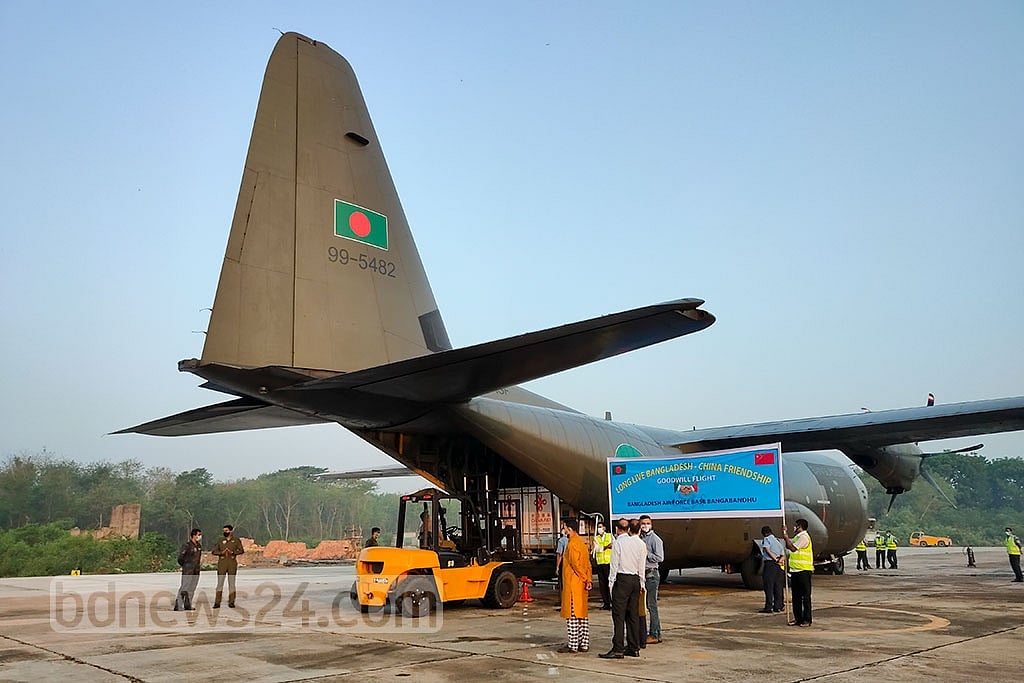  May 12, 2021: Bangladesh received 500,000 doses of the Sinopharm coronavirus vaccine as a gift from China. Chinese Ambassador Li Jiming formally handed over the vaccine doses to Health Minister Zahid Maleque and Foreign Minister AK Abdul Momen at an event in Dhaka.  May 12, 2021: Bangladesh received 500,000 doses of the Sinopharm coronavirus vaccine as a gift from China. Chinese Ambassador Li Jiming formally handed over the vaccine doses to Health Minister Zahid Maleque and Foreign Minister AK Abdul Momen at an event in Dhaka.