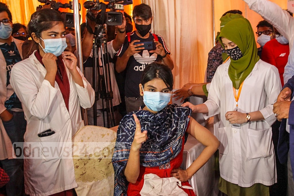  May 25, 2021: Ananya Salam Samata, a fifth-year student at Dhaka Medical College, got the first dose of the coronavirus vaccine produced by the Chinese company Sinopharm. Bangladesh launched the vaccination drive using the Chinese vaccine with the inoculation of students from four medical colleges in Dhaka.  May 25, 2021: Ananya Salam Samata, a fifth-year student at Dhaka Medical College, got the first dose of the coronavirus vaccine produced by the Chinese company Sinopharm. Bangladesh launched the vaccination drive using the Chinese vaccine with the inoculation of students from four medical colleges in Dhaka.