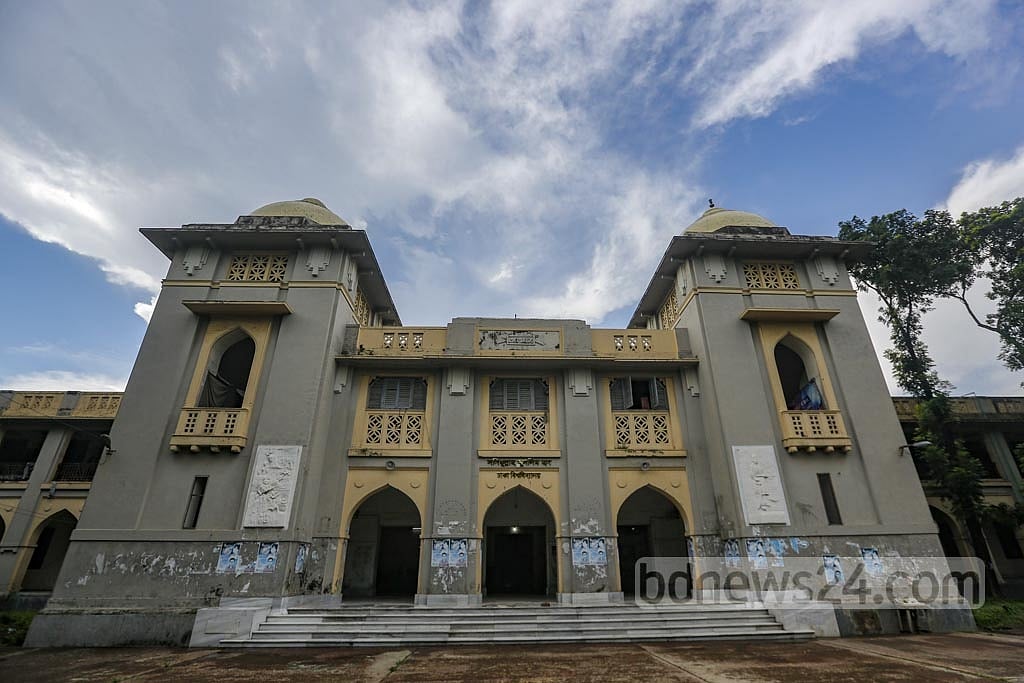 Dhaka University’s first student residence, Salimullah Hall, was previously named Muslim Hall. 
