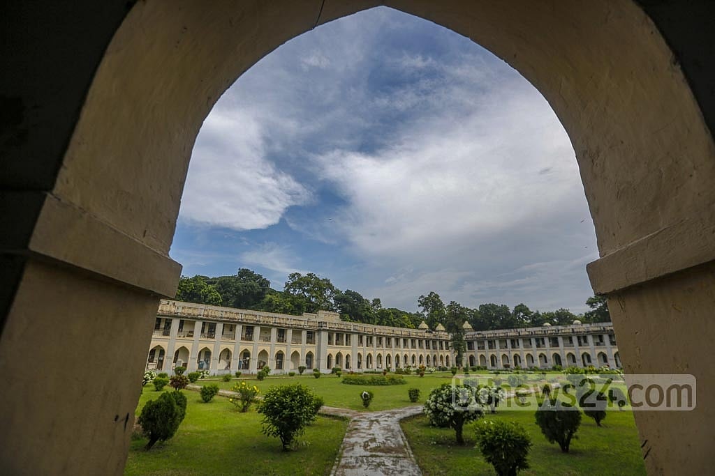 Built during the British rule, Salimullah Muslim Hall still retains the stamp of history. 