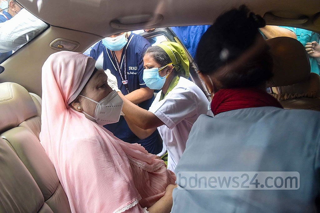 Jul 19, 2021: BNP Chairperson Khaleda Zia received her first dose of the Moderna COVID-19 vaccine in a car at the Sheikh Russel Gastroliver Institute & Hospital. Photo: Babul Talukder  Jul 19, 2021: BNP Chairperson Khaleda Zia received her first dose of the Moderna COVID-19 vaccine in a car at the Sheikh Russel Gastroliver Institute & Hospital. Photo: Babul Talukder 
