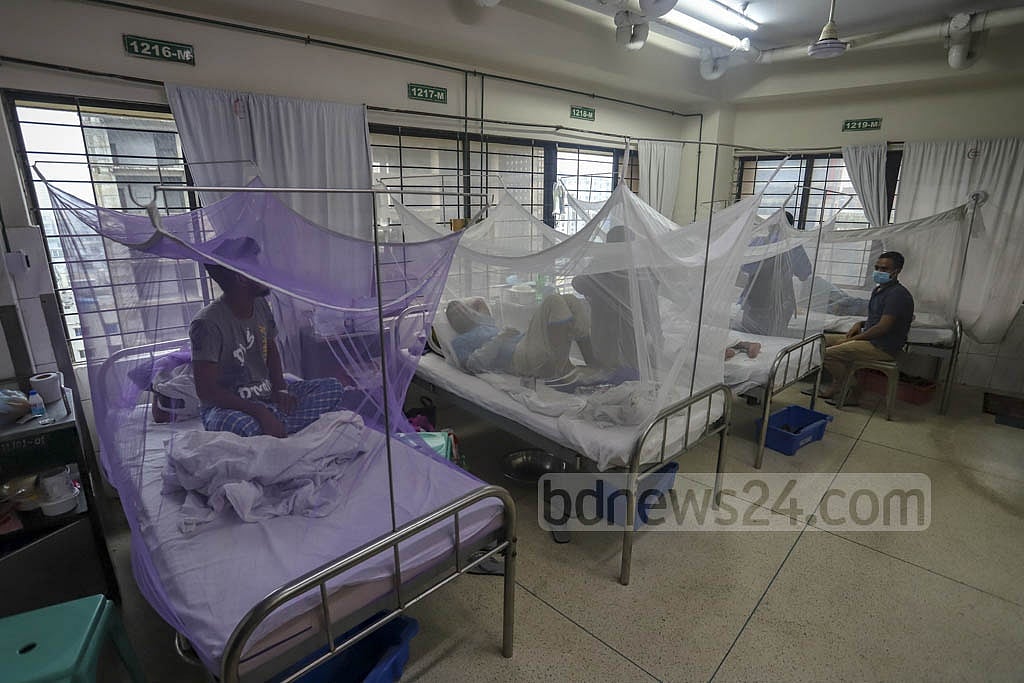 Jul 29, 2021: The outbreak of mosquito-borne dengue infection emerged added to the woes of Bangladeshis amid the COVID-19 pandemic. The number of patients hospitalised with the disease in 2021 was several times higher than the previous year. Photo: Asif Mahmud Ove  Jul 29, 2021: The outbreak of mosquito-borne dengue infection emerged added to the woes of Bangladeshis amid the COVID-19 pandemic. The number of patients hospitalised with the disease in 2021 was several times higher than the previous year. Photo: Asif Mahmud Ove 