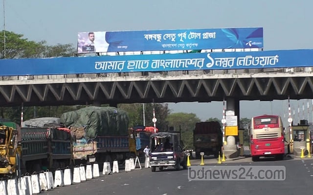 টোল না দিয়েই মোটরসাইকেলে বঙ্গবন্ধু সেতু পার হল ৪ শিশু