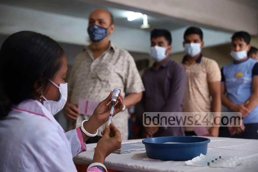 ডিসেম্বরের প্রথম সপ্তাহে কোভিড টিকার দ্বিতীয় ও বুস্টার ডোজের কর্মসূচি