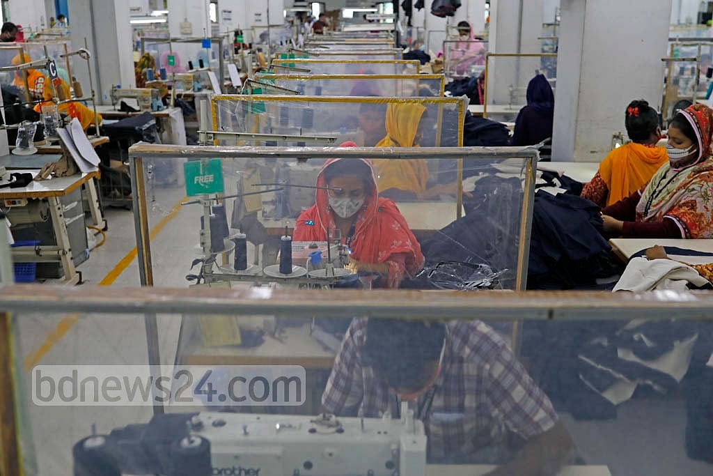 Aug 10, 2021: Readymade garment factory workers in Bangladesh are risking their lives by going about their job amid the coronavirus pandemic to keep the wheels of the economy rolling. The Civil Engineers Limited, an apparel factory in Dhaka’s Tejgaon, has taken a distinct initiative to protect its workers from the virus. Photo: Kazi Salahuddin Razu Aug 10, 2021: Readymade garment factory workers in Bangladesh are risking their lives by going about their job amid the coronavirus pandemic to keep the wheels of the economy rolling. The Civil Engineers Limited, an apparel factory in Dhaka’s Tejgaon, has taken a distinct initiative to protect its workers from the virus. Photo: Kazi Salahuddin Razu