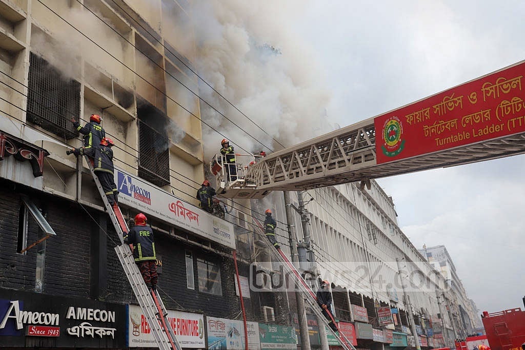 Fire at Banani building